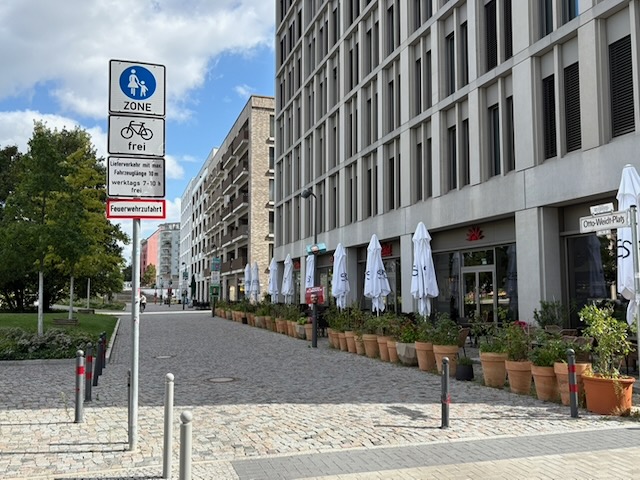 2026-09 Blick auf Einfahrt zum Platz und Casalot